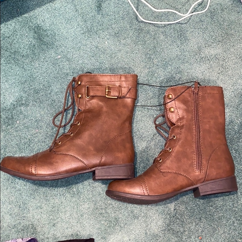 Combat boots